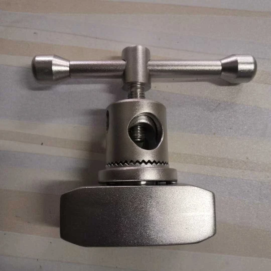 

New large fixator operating table operating table accessories slider buckle leg support gripper 304 stainless steel material