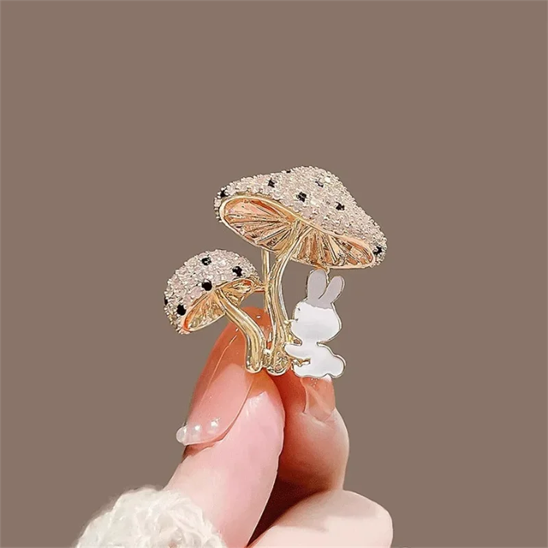 Lovely Mushroom Rabbit Brooch for Men Women Fashion Mushroom Rabbit Brooches Pins Jewelry Accessories Party Gifts 2025