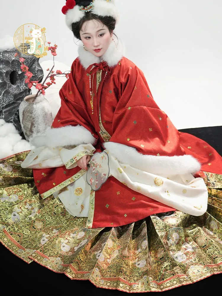 

Elegant and fashionable Hanfu fur skirt set for women