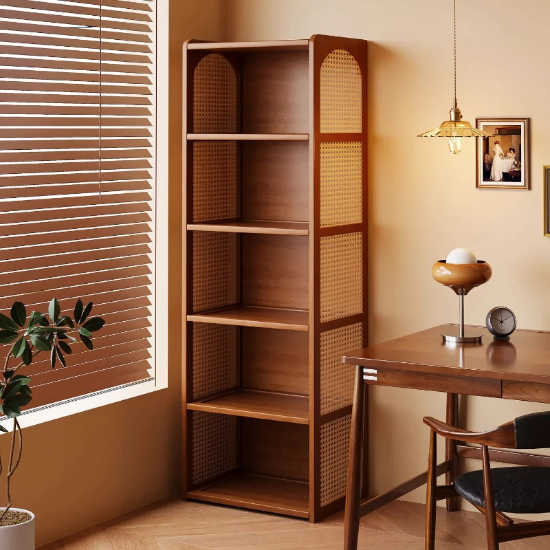 Boekenplank geïntegreerd tegen de muur, meerlaagse planken van vloer tot plafond, opbergkasten voor boekenspeelgoed, huishoudelijke display