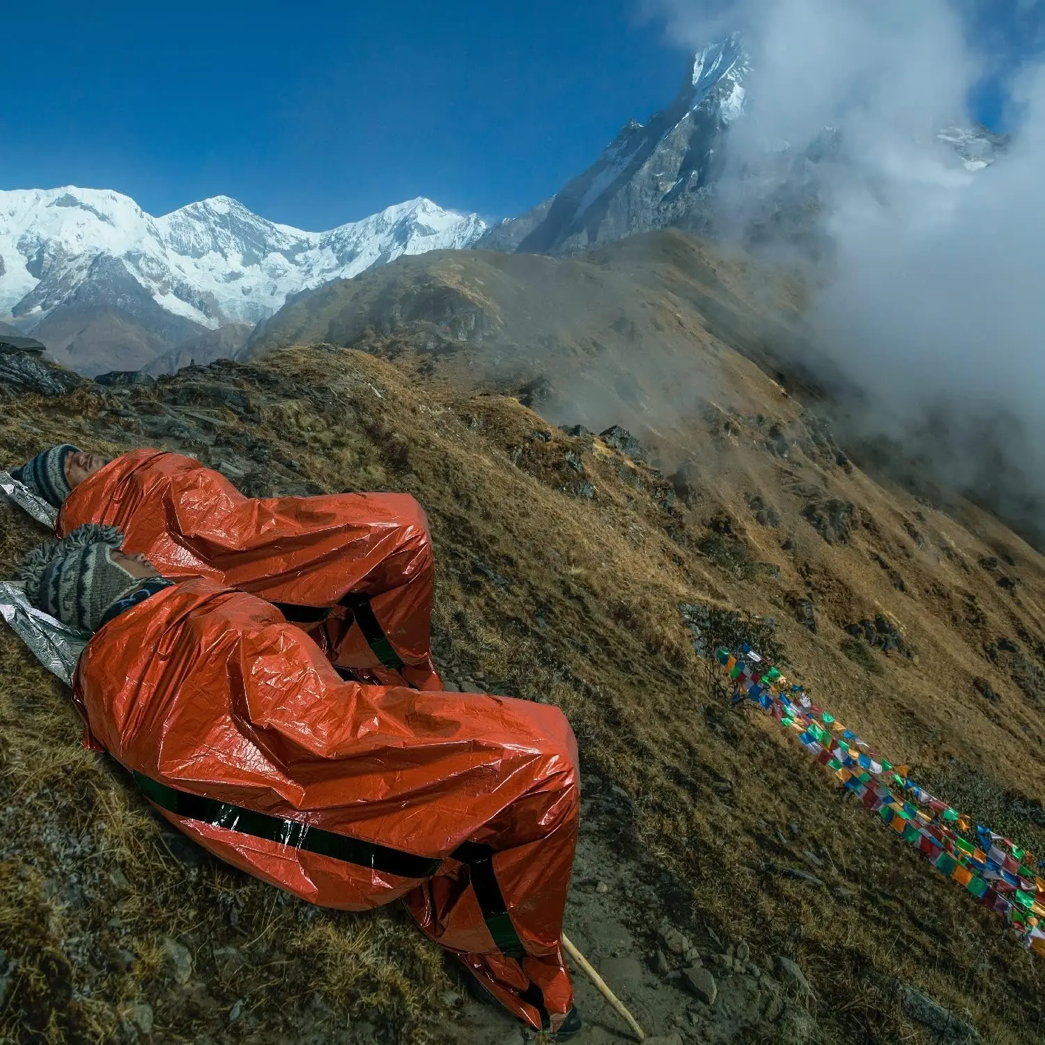 

Emergency Sleeping Bag & First Aid Tent - Reflective PE Survival Gear for outdoor Camping & Hiking