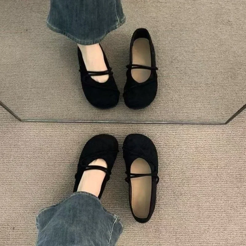 

Туфли для женщин Черные с круглым носком Красные женские туфли на плоской подошве Низкая цена 39, повседневная дешевая жидкость Y2k 2025 Лето Нескользящая стильная обувь