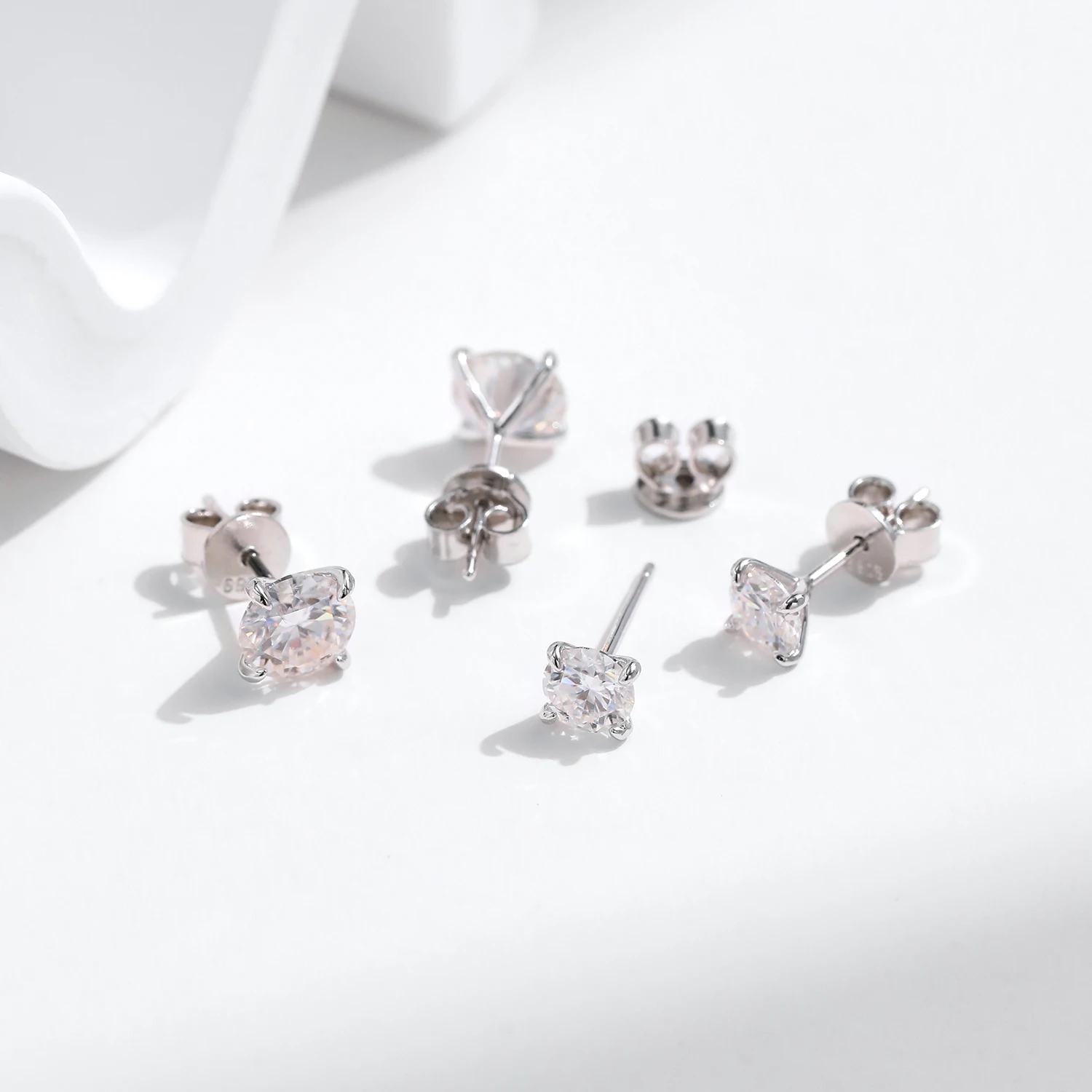 أقراط مرصعة للنساء من modianan-Moissanite ، لون VVS1 D لامع ، فضة إسترليني حقيقية ، مجوهرات راقية للخطوبة والزفاف