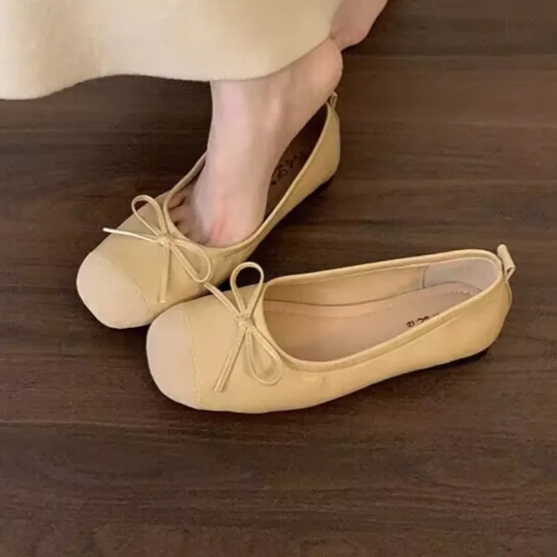 Autunno da donna nuovo stile moda punta tonda designer fondo morbido antiscivolo scarpe basse mocassini con bocca superficiale da passeggio all'aperto