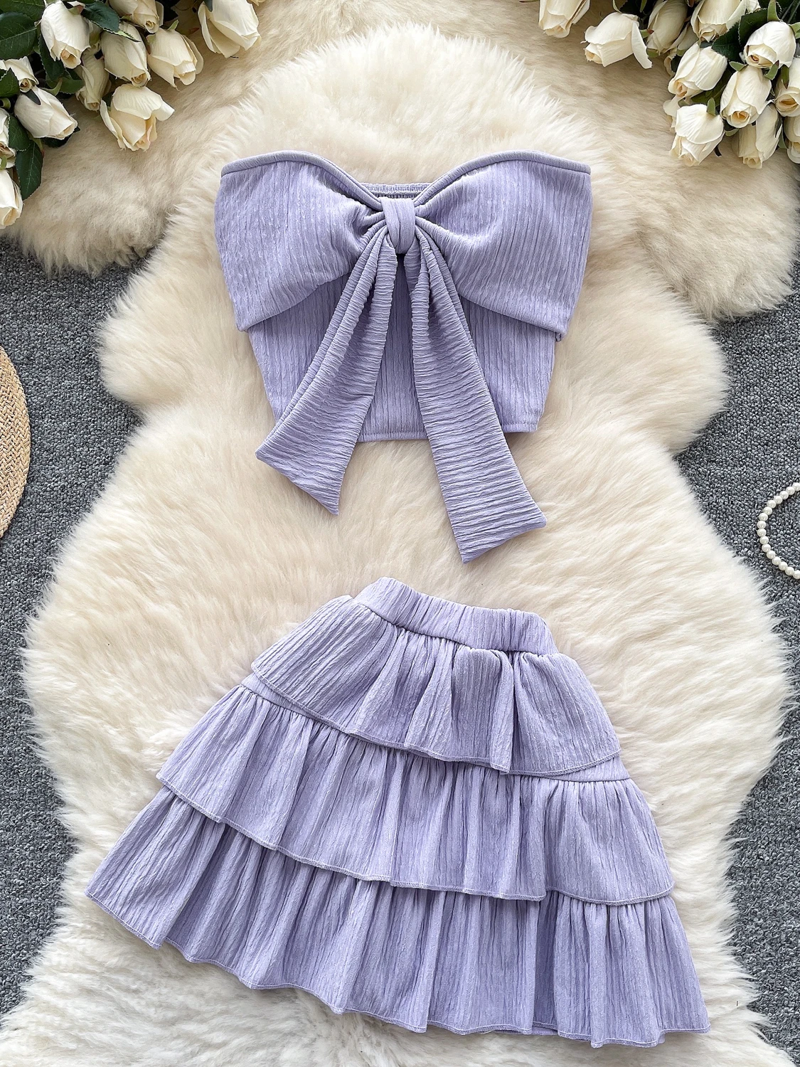 Conjunto de saia meia cintura alta fena de verão, top sem mangas com estampa tie-dye, laço ande e acabamento em renda