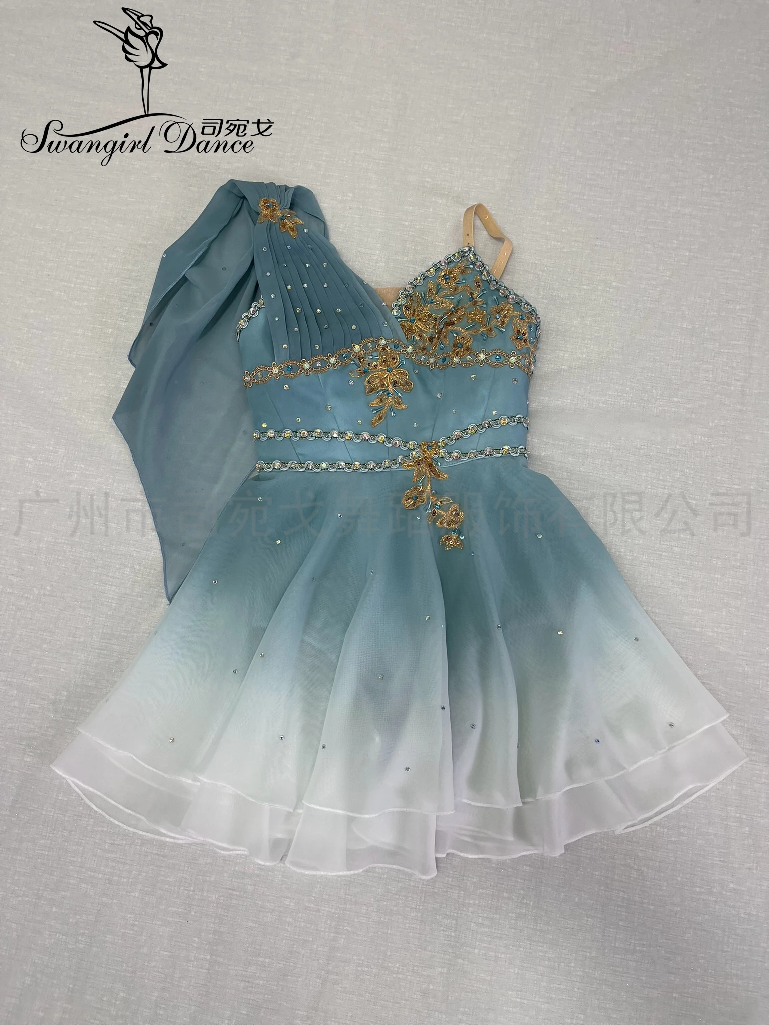 

Зеленый конкурсный балетный костюм-юбка для выступления с вариацией на тему «Талисман Купидона», градиентный цвет WG2563