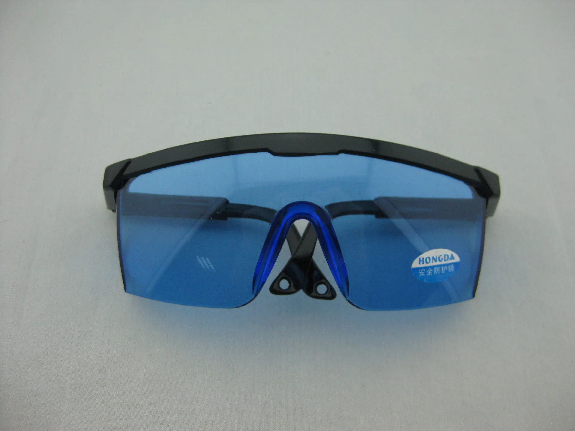 590-690nm Laser Protective Eyewear Goggles Red Light Cut-Off Blue Light Attenuation Through Green Light