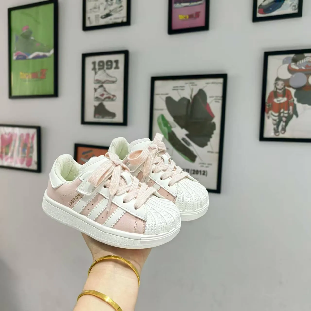 

Plus Size Children's Sneakers Breathable Kids Running Shoes Lightweight Autumn Girls Tennis Shoes Casual Trainers Boy Size 26-37