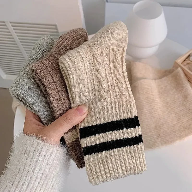 

1 Pair Preppy Twist Woollen Striped Mid-tube Socks for Women Autumn-winter Thickened Warm Wool Vintage Socks