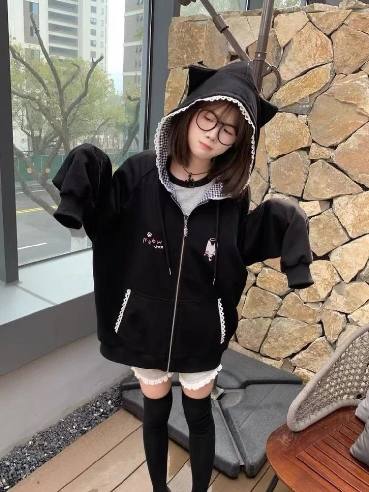 HOUZHOU Słodkie Kawaii Czarne Bluzy Damskie w Kratę w Japońskim Stylu Y2k z Uroczymi Kocimi Uszkami, Nadrukiem z Kreskówki, Zapinane na Zamek, Luźne Bluzy z Kapturem