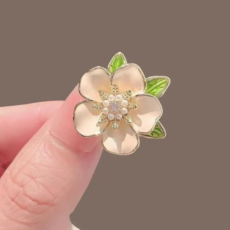 Vintage Temperament Gardenia Brooch For Women Girls Fashion Elegant Flower Brooch Dress Clothing Accessories Jewelry Gifts