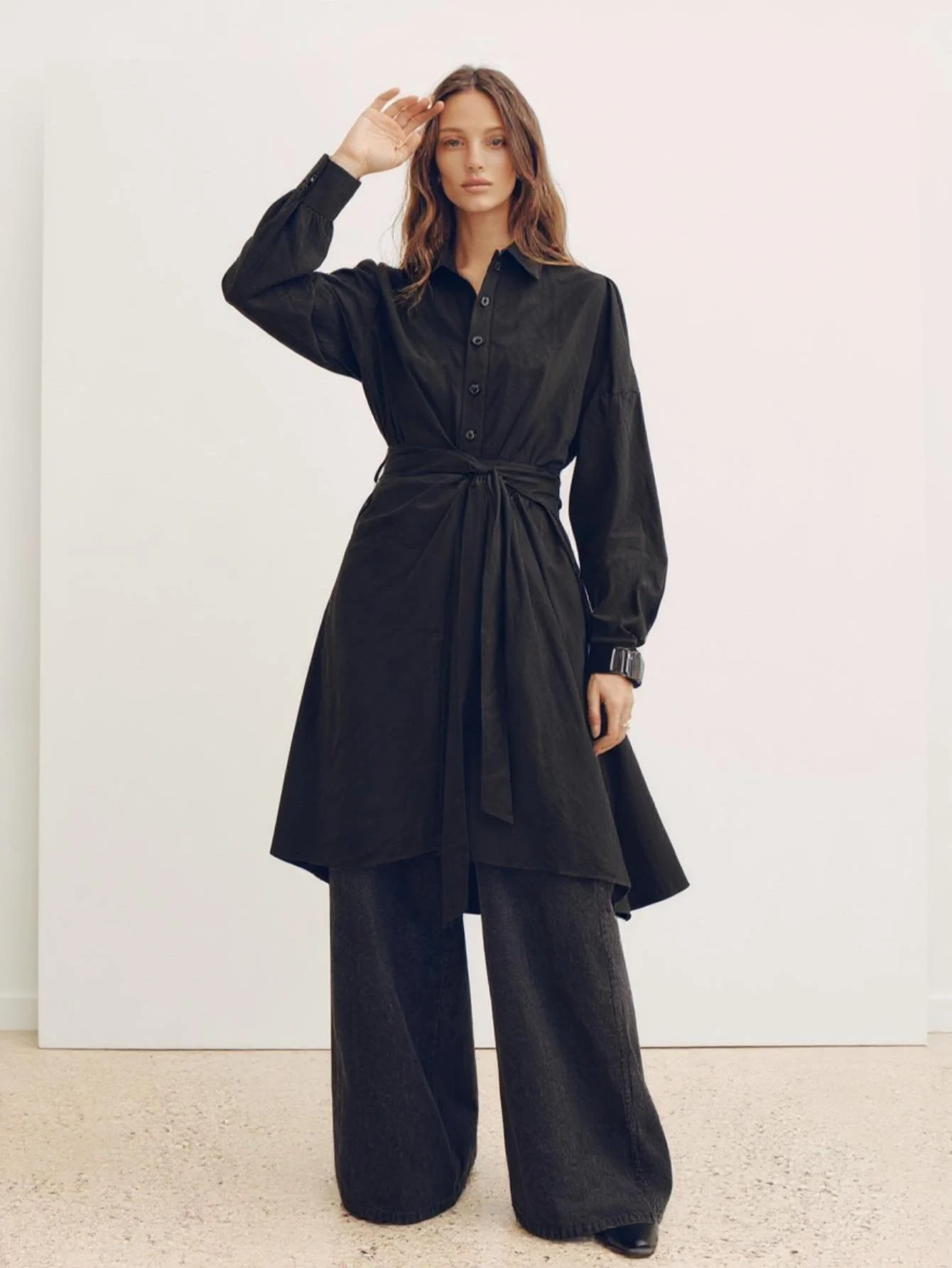 Damska sukienka midi z długim rękawem, kołnierzykiem, elegancka, gładka, do biura, na jesień i lato.