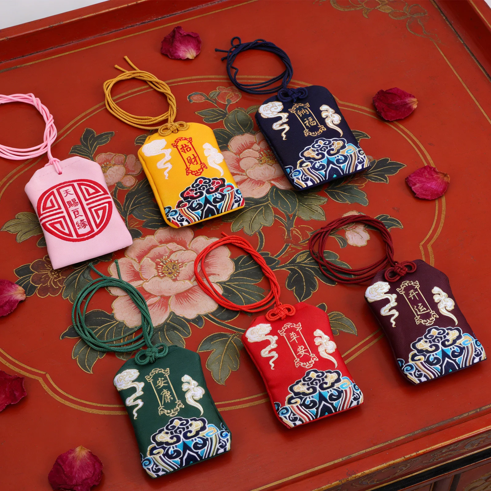 12 Sacchetti Portafortuna Multiuso, Amuleti Colorati da Appendere per Casa, Ufficio, Auto, Feng Shui, Ricchezza e Fortuna