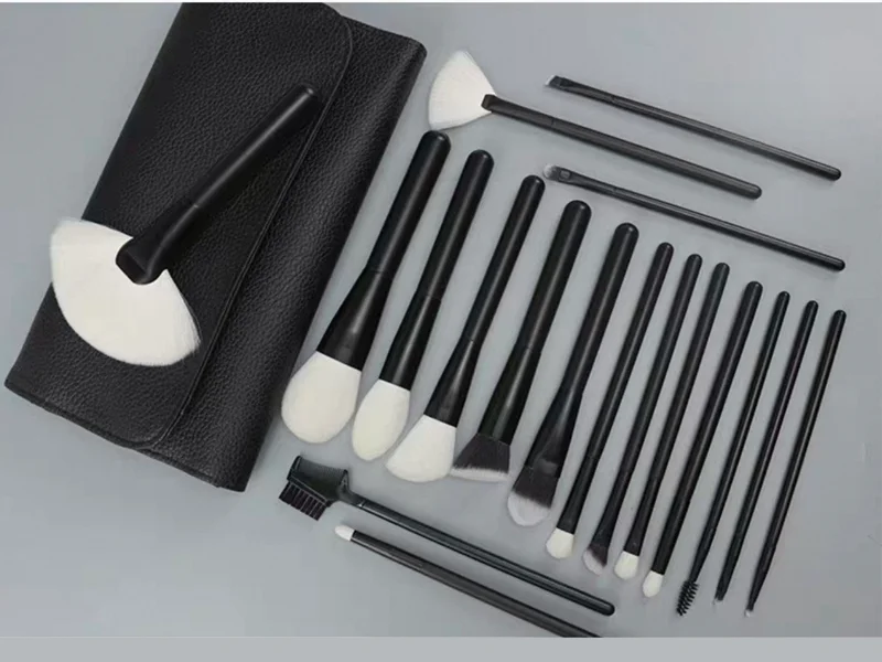 18PCS Natural Animal Hair Makeup Brushes Set Crafted Foundation Concealer Eye Shadow Blush Kit