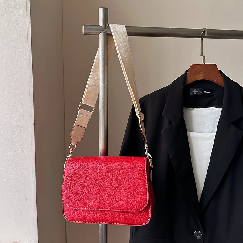 

Новинка 2025 года, винтажная стеганая сумка через плечо для женщин, сумка через плечо с широким ремешком, кошелек в стиле ретро с ромбовидным узором для офиса, элегантный