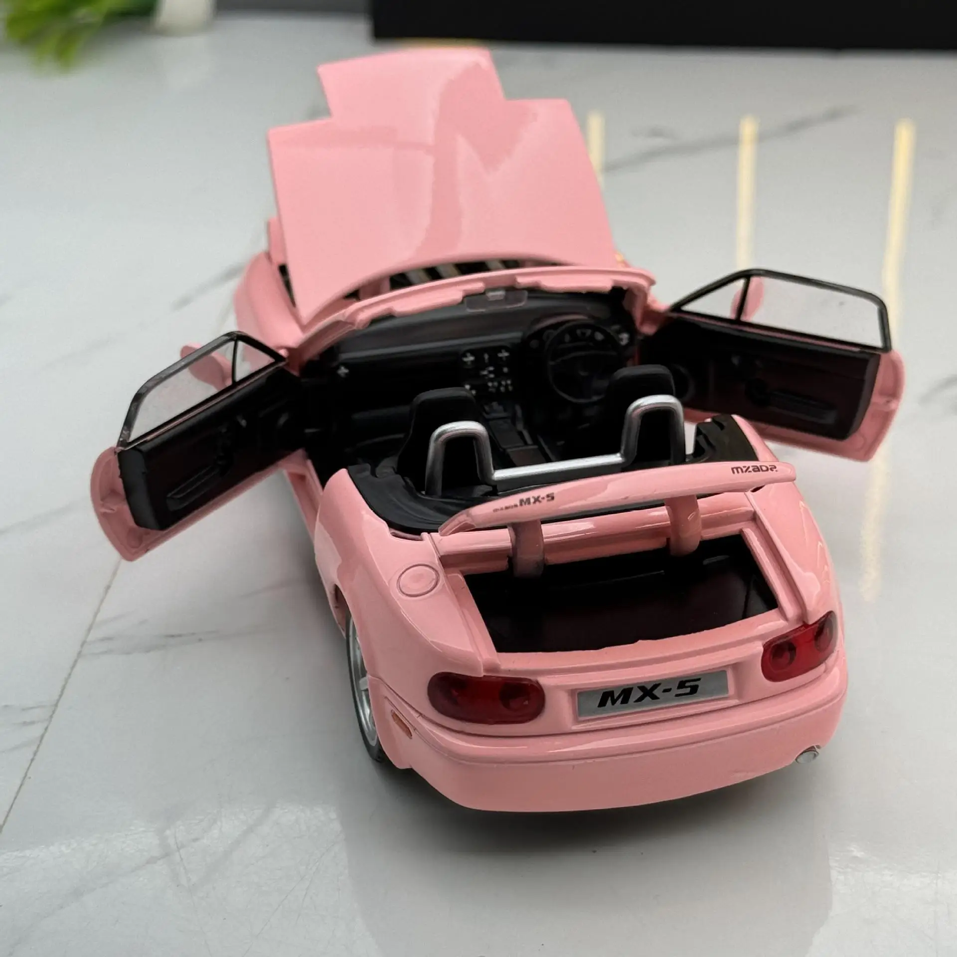 1/32 Scale Mazda MX5 Alloy Model High Simulation with Tongue Sport Car Wheels Can Be Turned Diecast Vehicle Toy for Adult Gifts