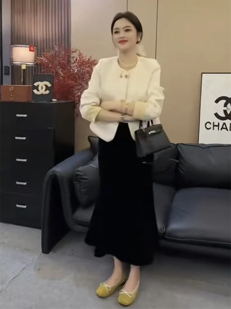2025 가을/겨울 신상 패션 라이트 럭셔리 하이엔드 신중국풍 라운드넥 코트+벨벳 하프 스커트 세트 여성용