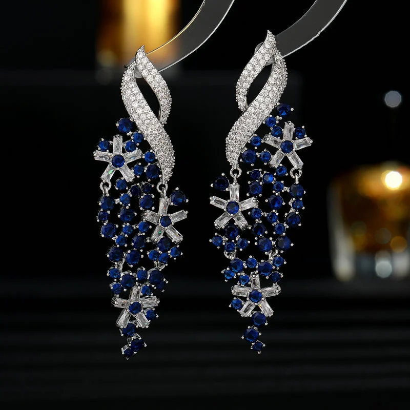 

European and American fashion exaggerated zircon earrings trendy dinner catwalk dress paired with long light luxury high-end ear