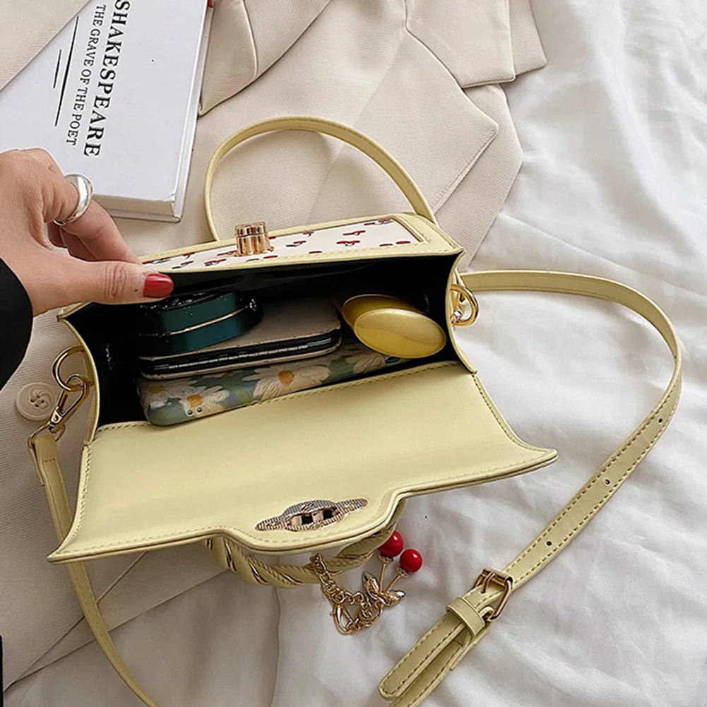 حقيبة يد نسائية صغيرة بنمط الكرز الحلو من جلد البولي يوريثان حقيبة كروس عصرية للسيدات محافظ مربعة رائعة حقيبة فاخرة بمقبض علوي