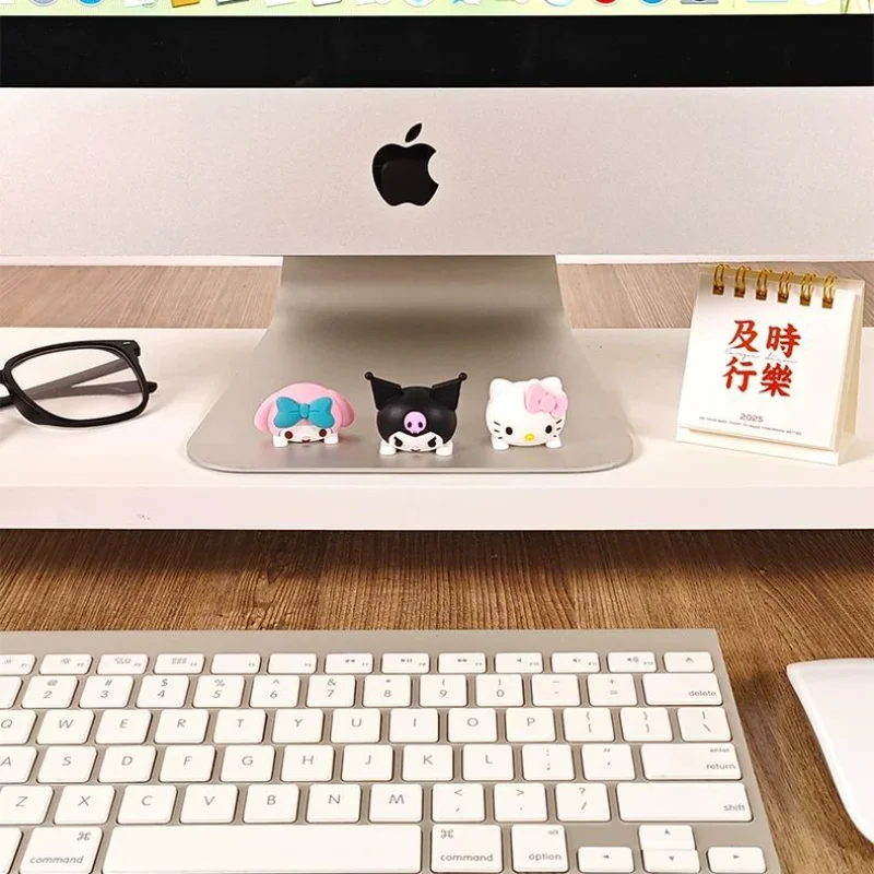 Nuovo Kawaii Sanrio Hello Kitty Kuromi Melody Display da scrivania per computer decorato con una piccola bambola carina Figura anime Regalo Giocattoli per bambini