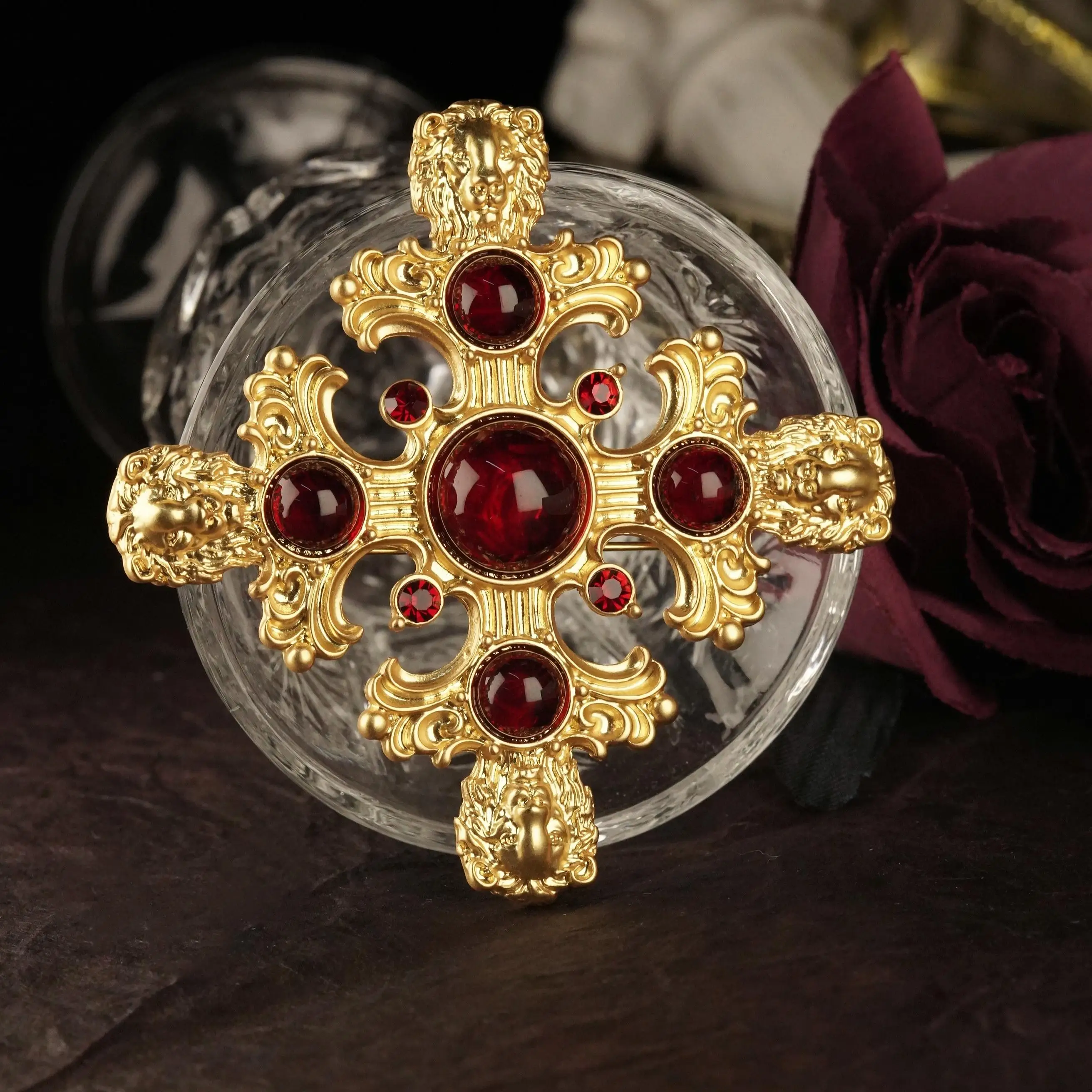 SKEDS Powerful Lion Head Cross Brooch British Suit Clothing Fixed Boutonnière Accessory for Women Men Fashion Pins Jewelry