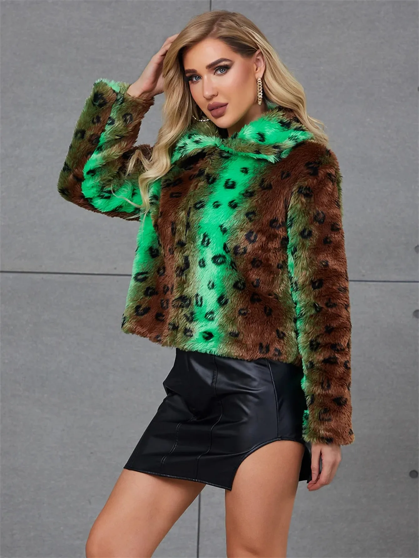 المرأة موضة فو الفراء معطف سوبر حار الخريف/الشتاء المرأة ليوبارد طباعة الطاووس مروحة اللون بقعة قصيرة فو الفراء سترة Puffa