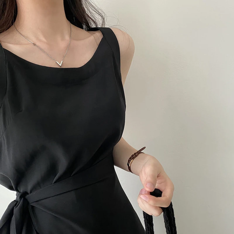 فستان أنيق أسود بدون أكمام مع حزام خصر، تصميم عصري 2023، تنورة طويلة نحيفة للنساء، إحساس راقي، موديل جديد