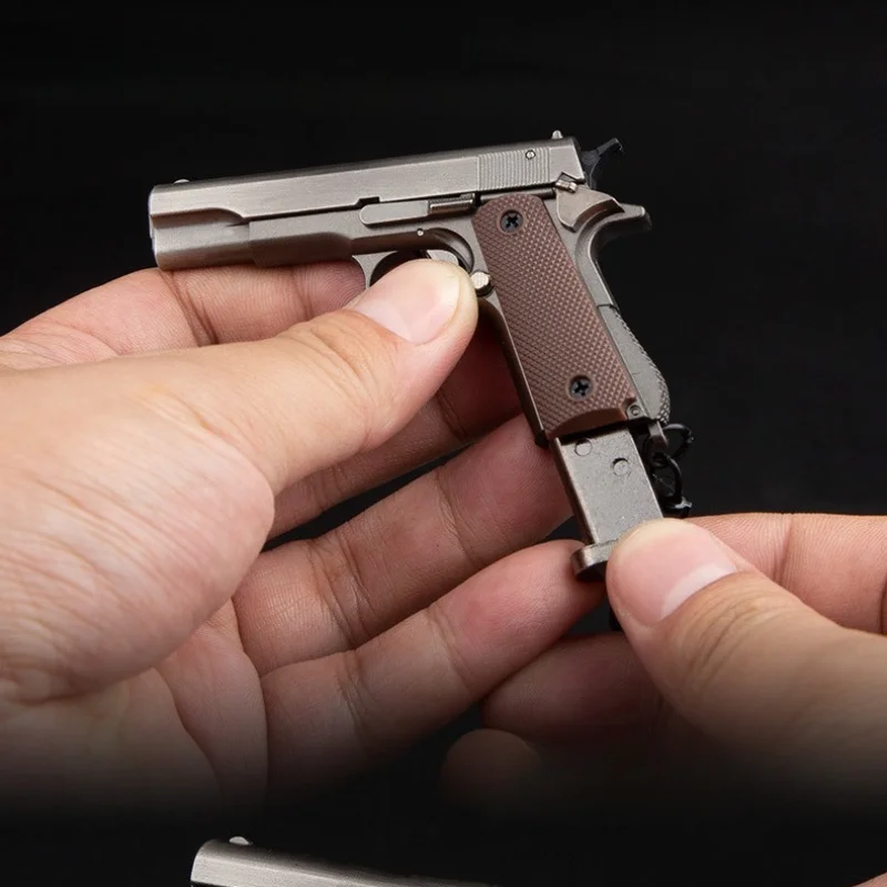New 1:3 Scale M1911 Colt Pistol Model Keychain Shell Ejectable & Detachable Alloy Toy Decoration Crafts for Collection & Display
