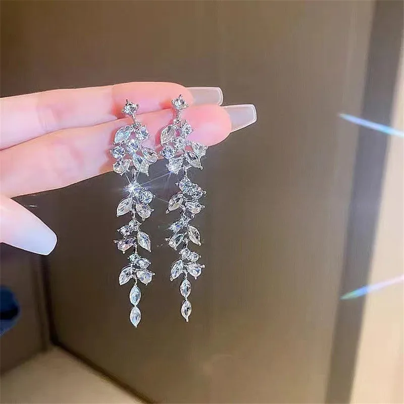 Luxury Leaf Crystal Long Earrings Women Fashion Rhinestone Drop Earring Accessories Statement Gold Color Brincos Shiny Jewelry