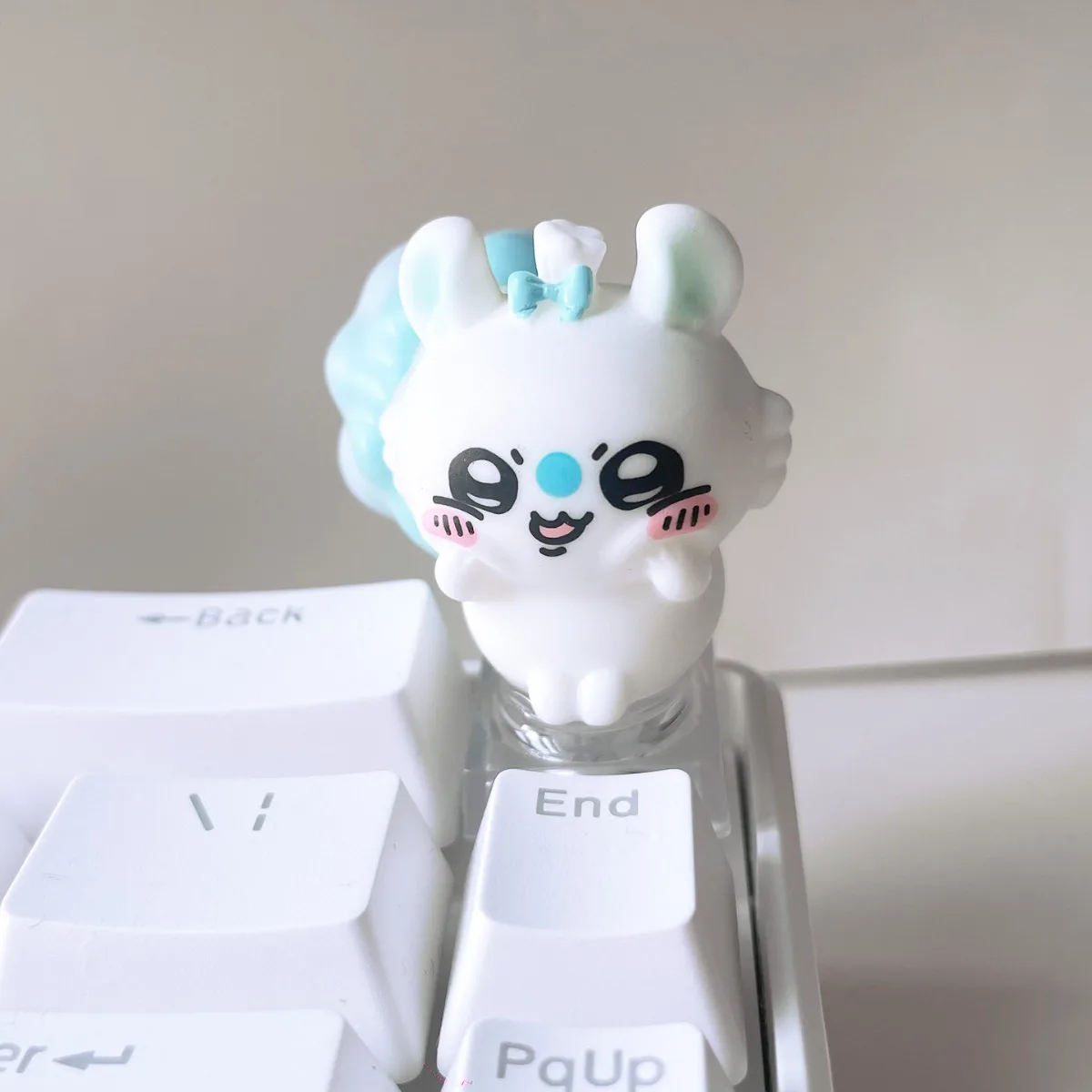 Cute Chiikawa Usagi Momonga Resin Replaceable Light Keycap for Mechanical Keyboard Kawaii Anime Cartoon Holiday Gifts Toys view 3