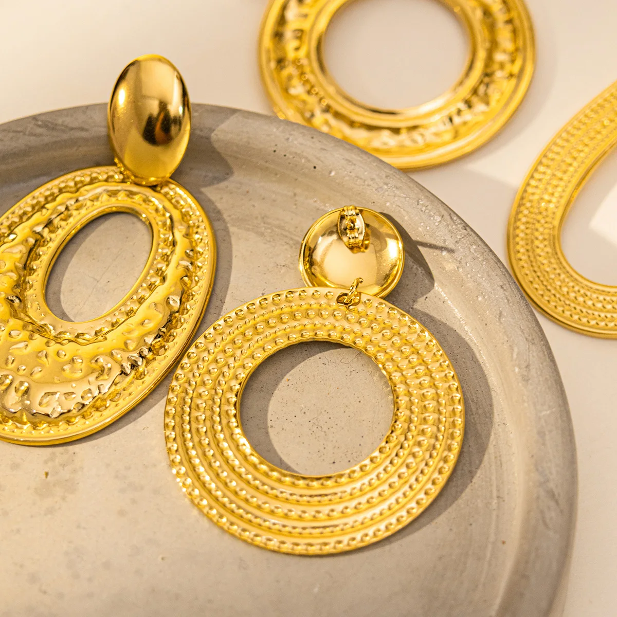 

Women's fashion gold geometric stainless steel earrings, 18k gold plated heart, teardrop, oval, suitable for party jewelry gifts