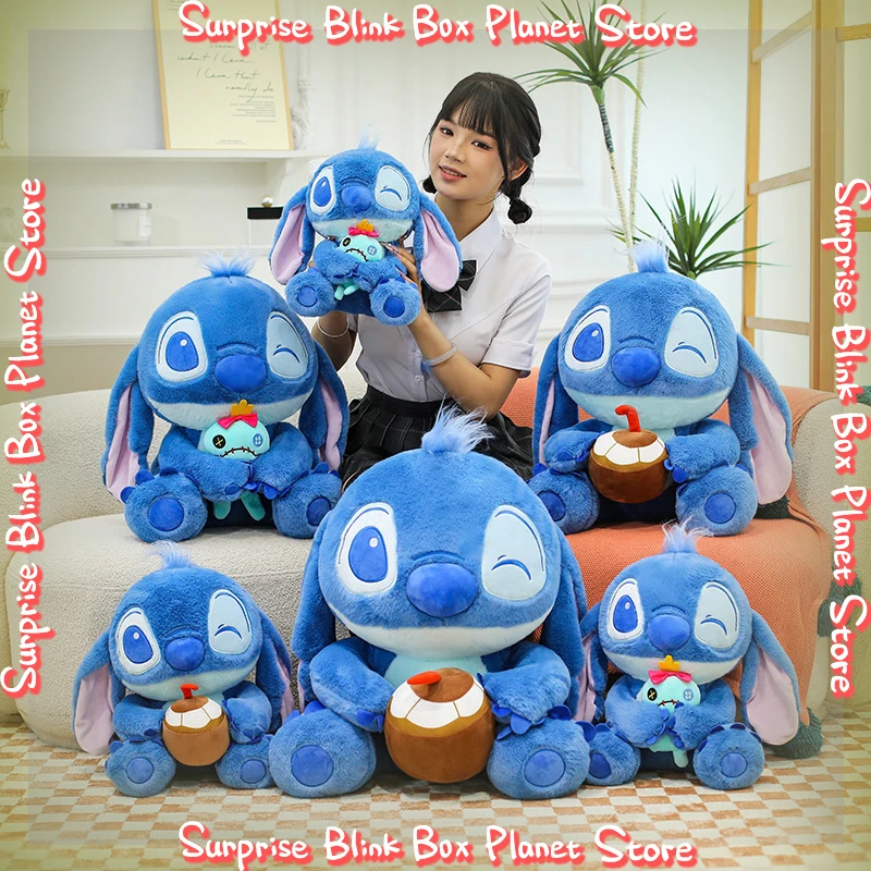 

Стич, держащая кокосовую плюшевую игрушку, классические персонажи в стиле каваи, удобная кукла, мягкая кукла, подарок для улучшения настроения с героями мультфильмов