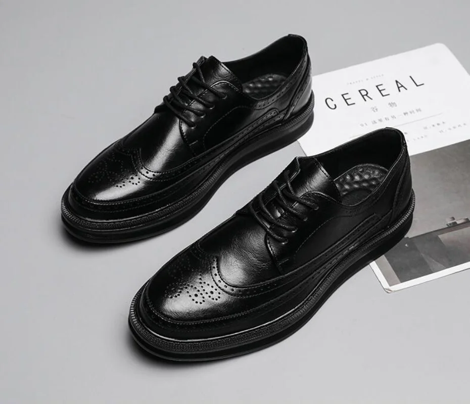 

2025 модные кожаные мужские туфли дерби, белые броги на шнуровке, однотонные простые модельные деловые повседневные вечерние свадебные туфли на плоской подошве для мужчин
