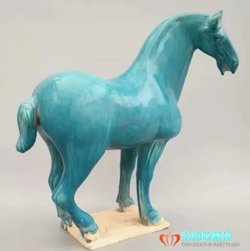 Tang Dynasty-style painted green glazed ceramic horse figurine, home decor, classical Chinese handicraft