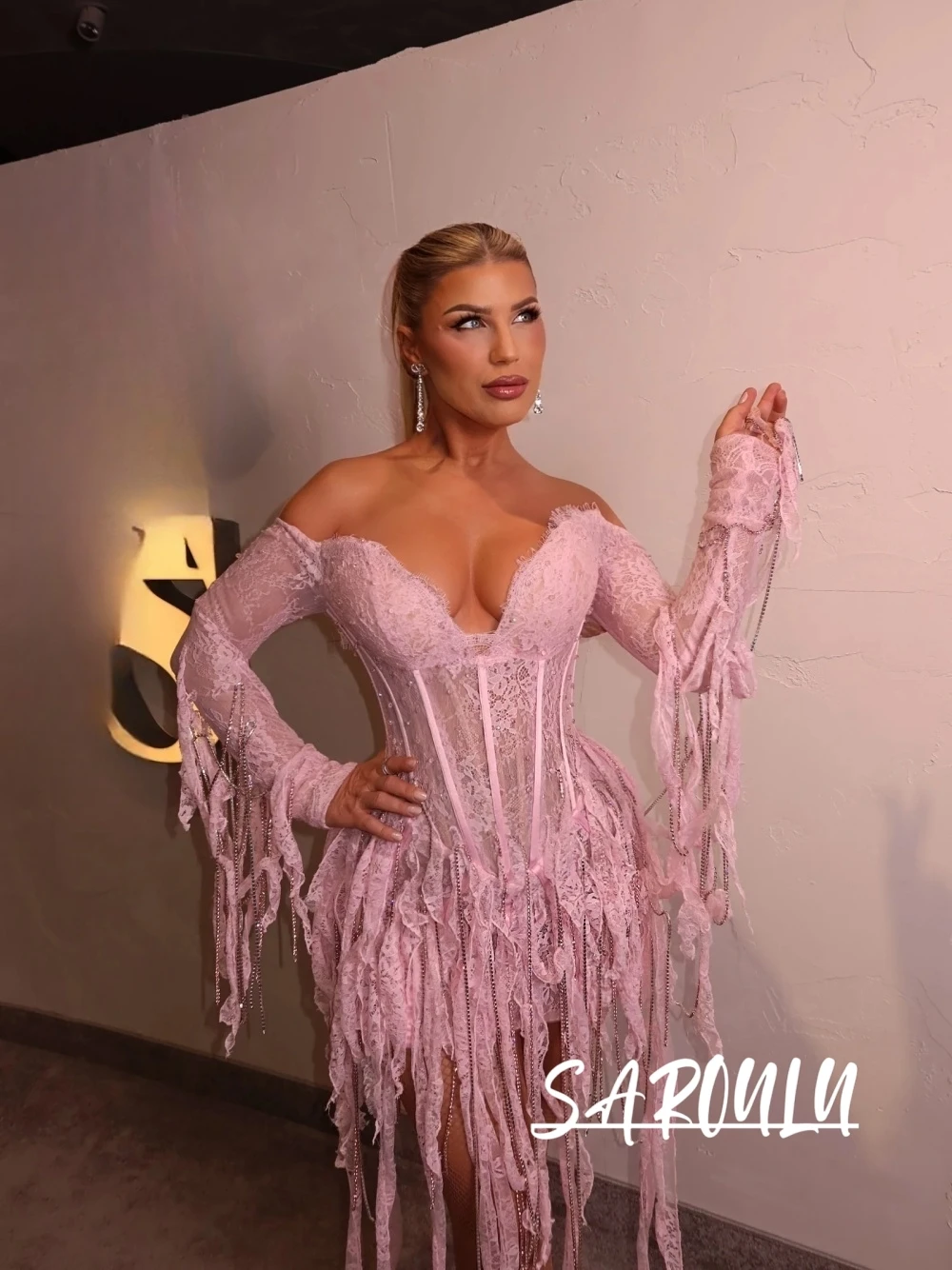

Sexy Fashion Pink Sheer Lace Off Shoulder Deep V Corset Evening Dress Chic Fringe Chain Trim Bodycon Mini Party Cocktail Gown