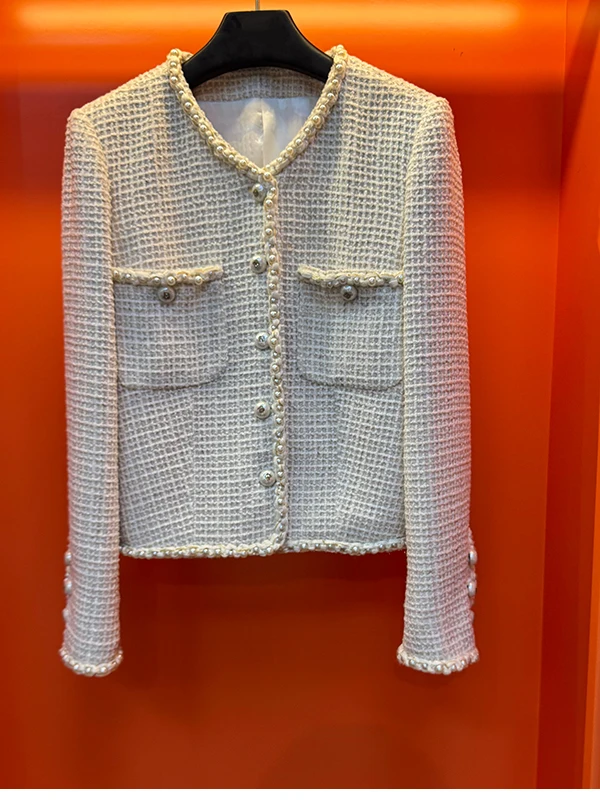 

Бренд Peoq для поездок на работу, тяжелая твидовая белая верхняя одежда на пуговицах с жемчугом, пальто Ele Quotidian Faion, новинка осени 2023 г.