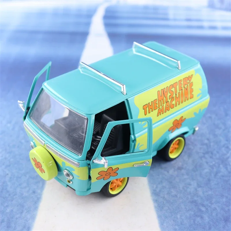 1:24 Cartoon animation Bus Diecast Car Metal Alloy Model Car Toys for Children Toy Gift Collection J261