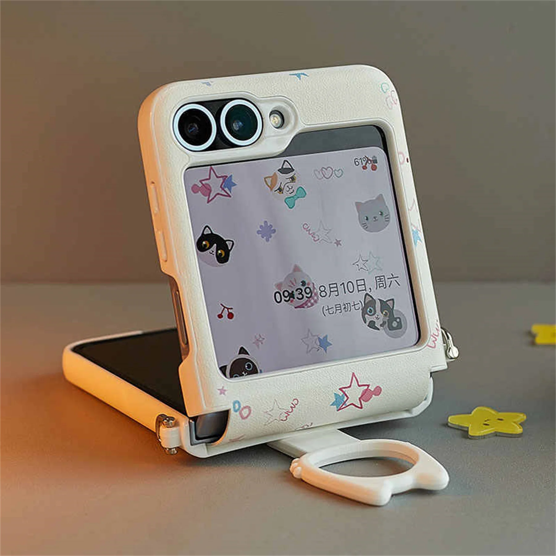 حافظة هاتف كورية عصرية كاملة الشاشة لطيفة على شكل قطة بيضاء صلبة مع حلقة لهاتف Galaxy Z Flip 6 Z Flip 7 Z Flip6 غطاء خلفي