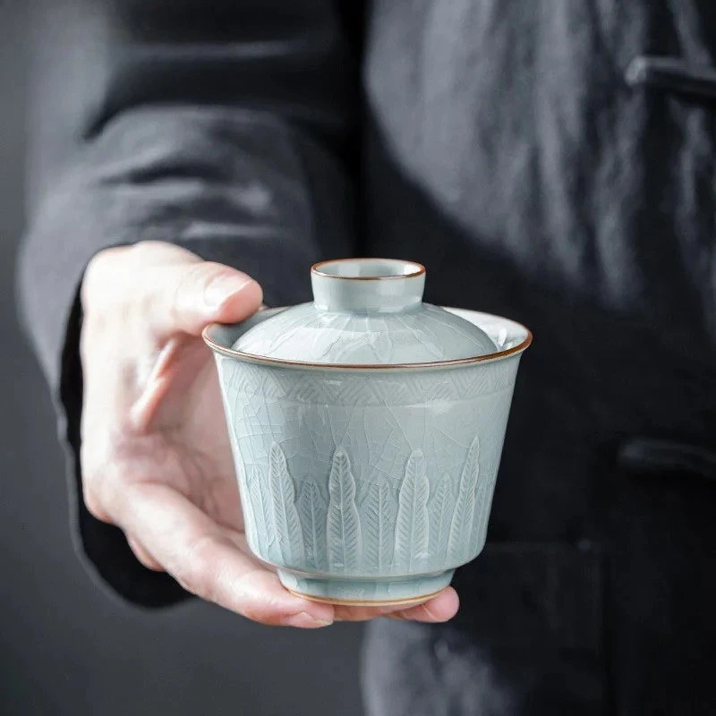 

110ml Yue Kiln Secret Color Handmade Relief Gaiwan Traditional Tea Tureen Tea Bowl with Lid Kit Tea Maker Cover Bowl Cafes Gift