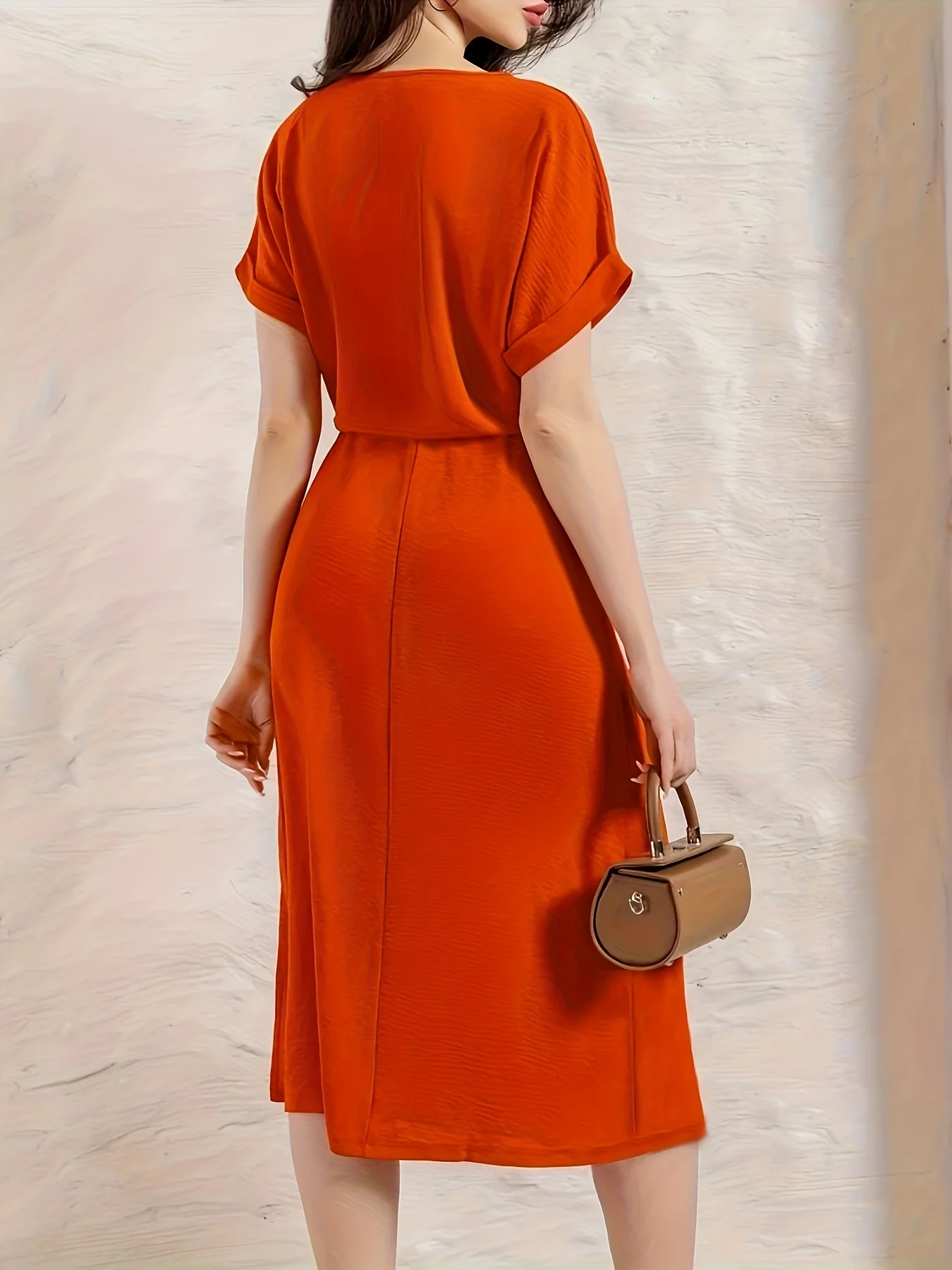 Nuevo vestido casual de longitud media con cuello redondo y cintura atada para vacaciones