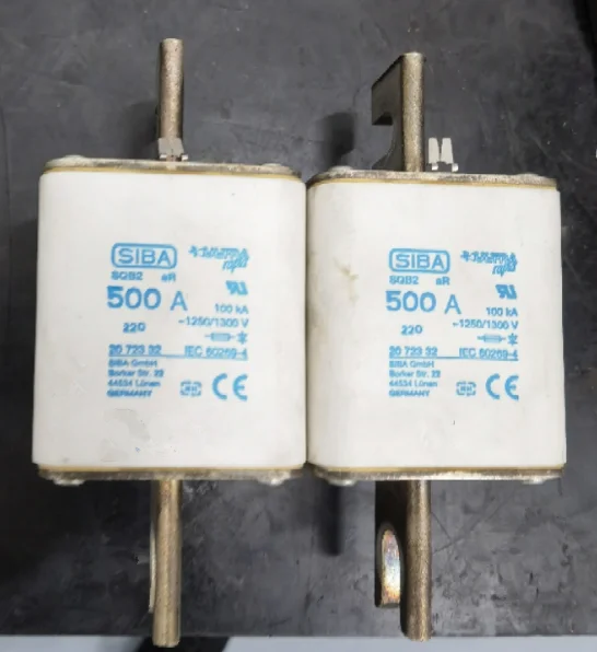 Fuses: SQB2 550A 690/700V 200KA 2062132 aR / SQB2 500A 1250/1300V 100KA 2072332