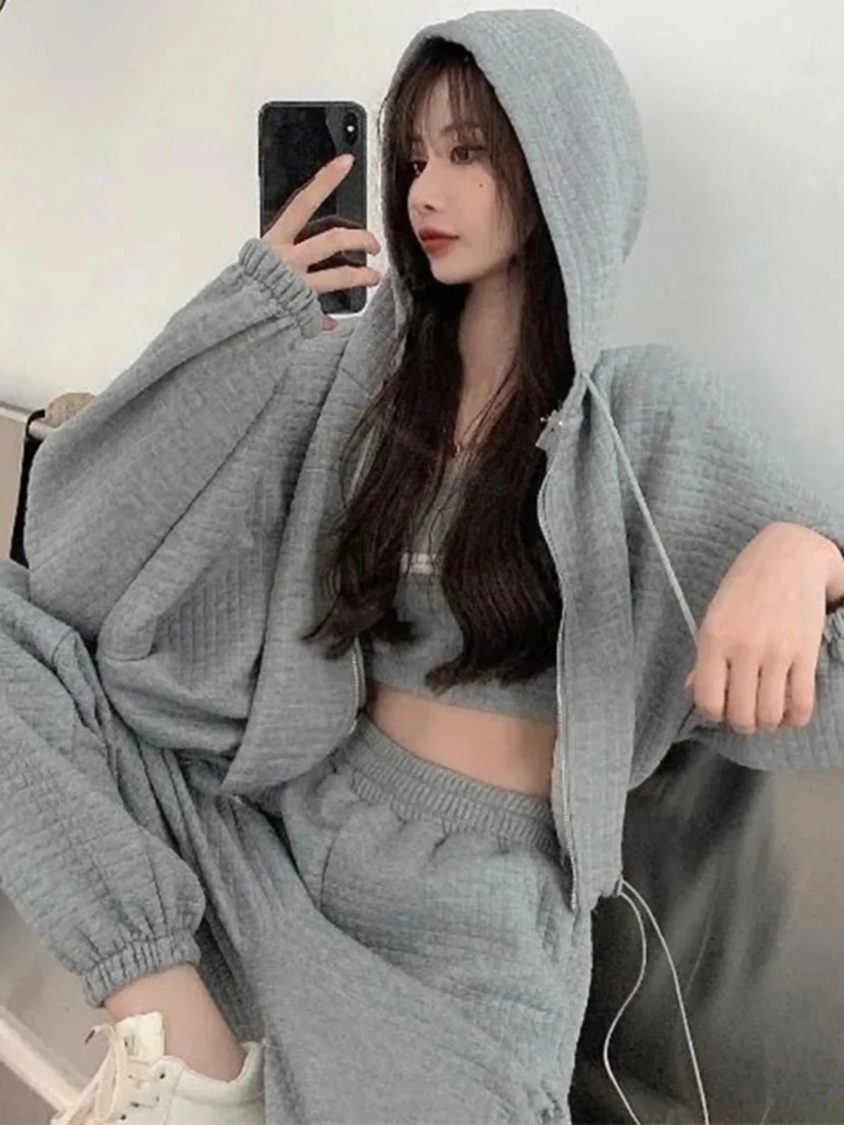 

Элегантный комплект из трех предметов: женская повседневная спортивная одежда, осенняя новинка, укороченная куртка, укороченные брюки, модный комплект верхней одежды