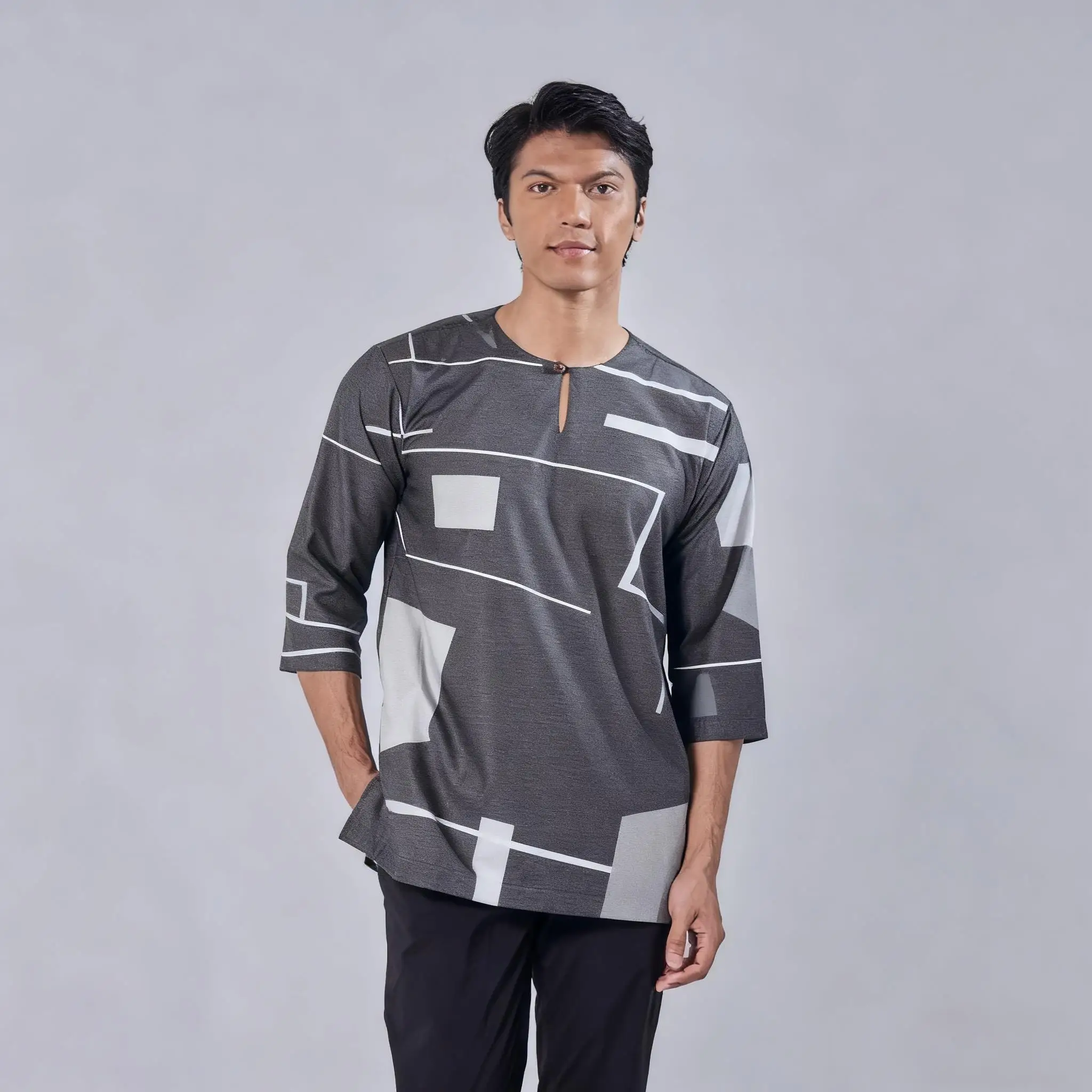 الرجال قميص مسلم بسيط تي شيرت غير رسمي نمط الطباعة العرقية قميص قصير الأكمام الوقوف طوق البرق رقيقة الملابس الإسلامية رجل