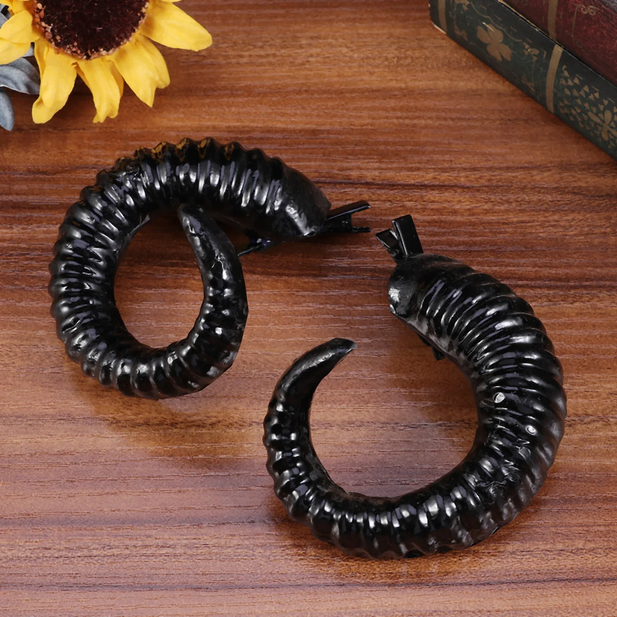 

Pair Black Horns Hairclip Artificial Cosplay Horns Hairpin Unique Halloween Costume Party Hair Accessory