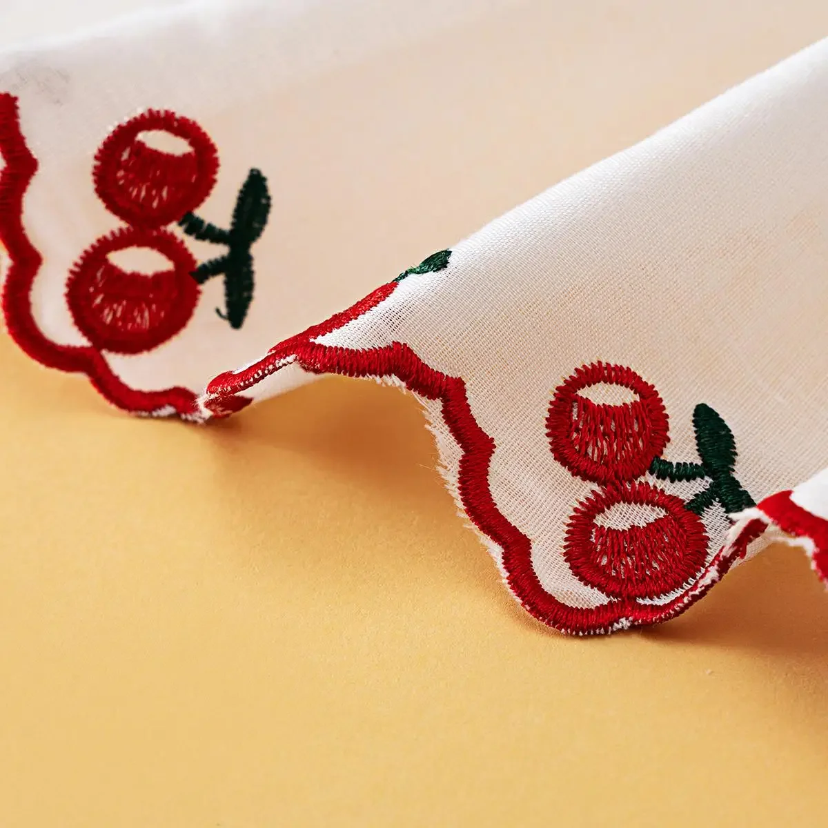 Bonito cereja morango algodão bordado cor renda diy roupas artesanais tecido vestido acessórios