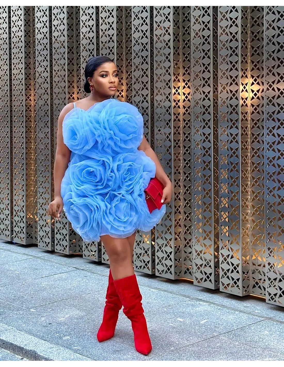 فساتين نسائية عصرية ثلاثية الأبعاد مصنوعة يدويًا على شكل زهرة للحفلات بدون حمالات من الأورجانزا فستان ماكسي صغير للنساء الأفريقيات