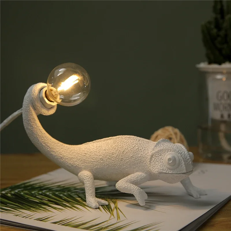 Luz de escritorio de lagarto camaleo nórdico, lámpara de mesa de Animal Camaleón de resina LED moderna, accesorios de iluminación de decoración de cabecera de dormitorio para niños