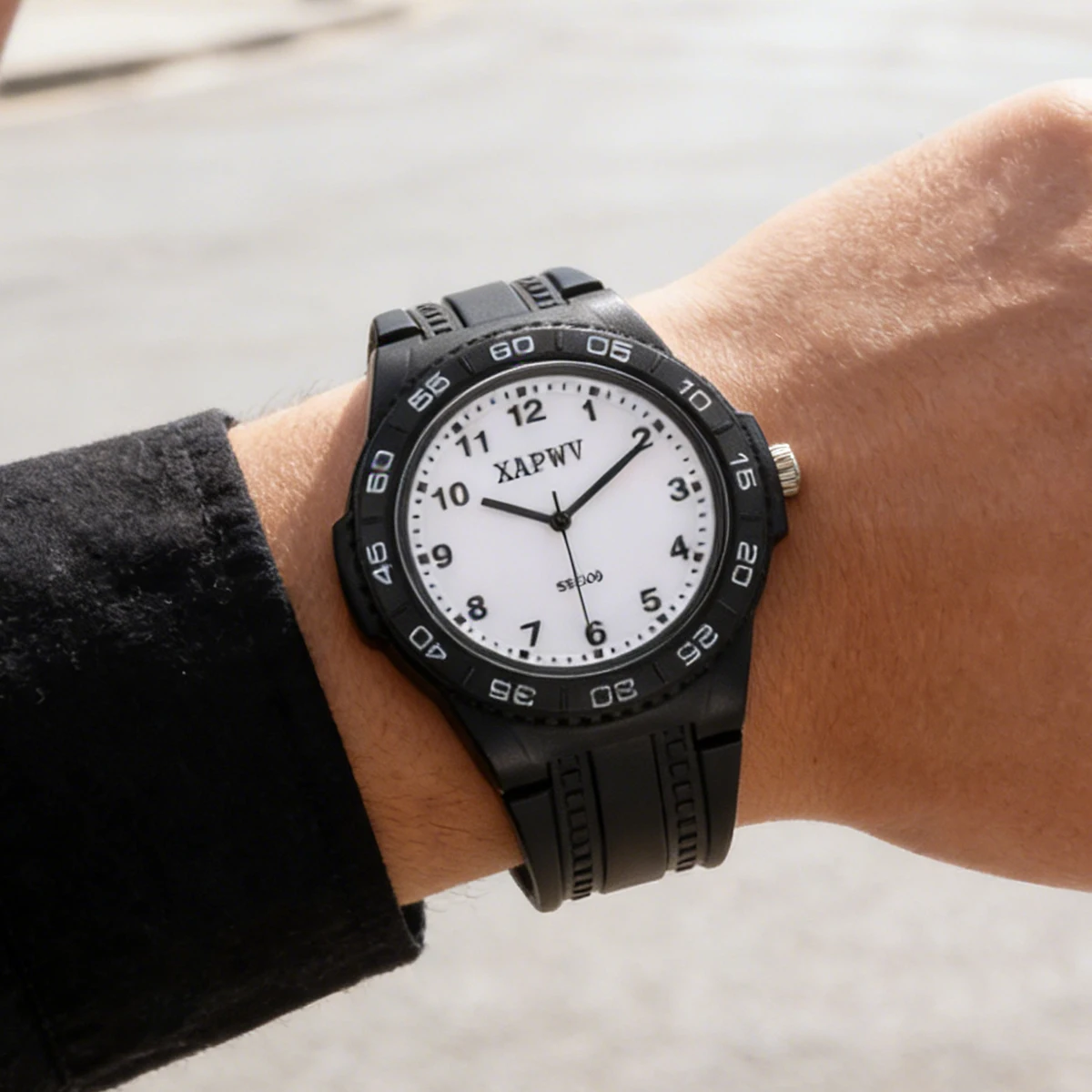 Silicone Quartz Casual Watch, Suitable for Women, Students, and Children, Fashionable and Simple, Durable and Easy to Wear view 3
