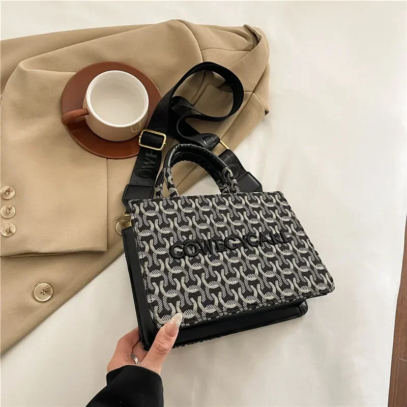 

Luxury Quilted Crossbody Bag For Ladies, Diamond Stitch Leather Shoulder Purse With Chain Strap, Chanel-Inspired Design