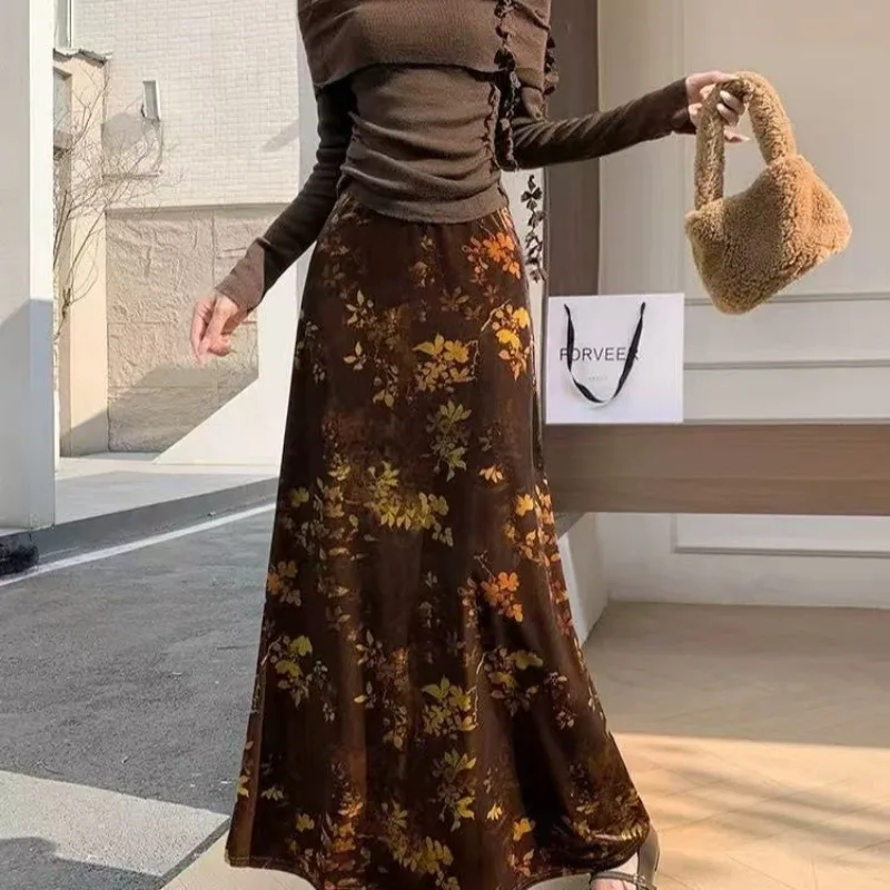 

Retro Printed Velvet Skirt Autumn Winter Women's New Slim Temperament Long Hip-hugging Fishtail Skirt